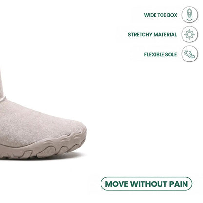 Close-up of the wide rounded toe and flexible grey sole, with icons listing comfort features 32