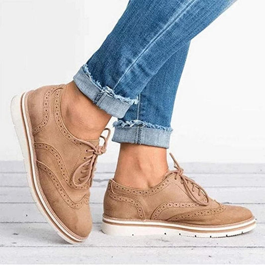 Ladies' derby shoes made of suede with brogue details – Carisse