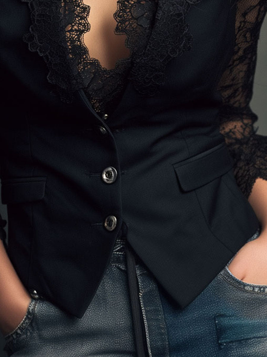 Close-up of the black version's metal buttons, flap pockets and lace cuff 18