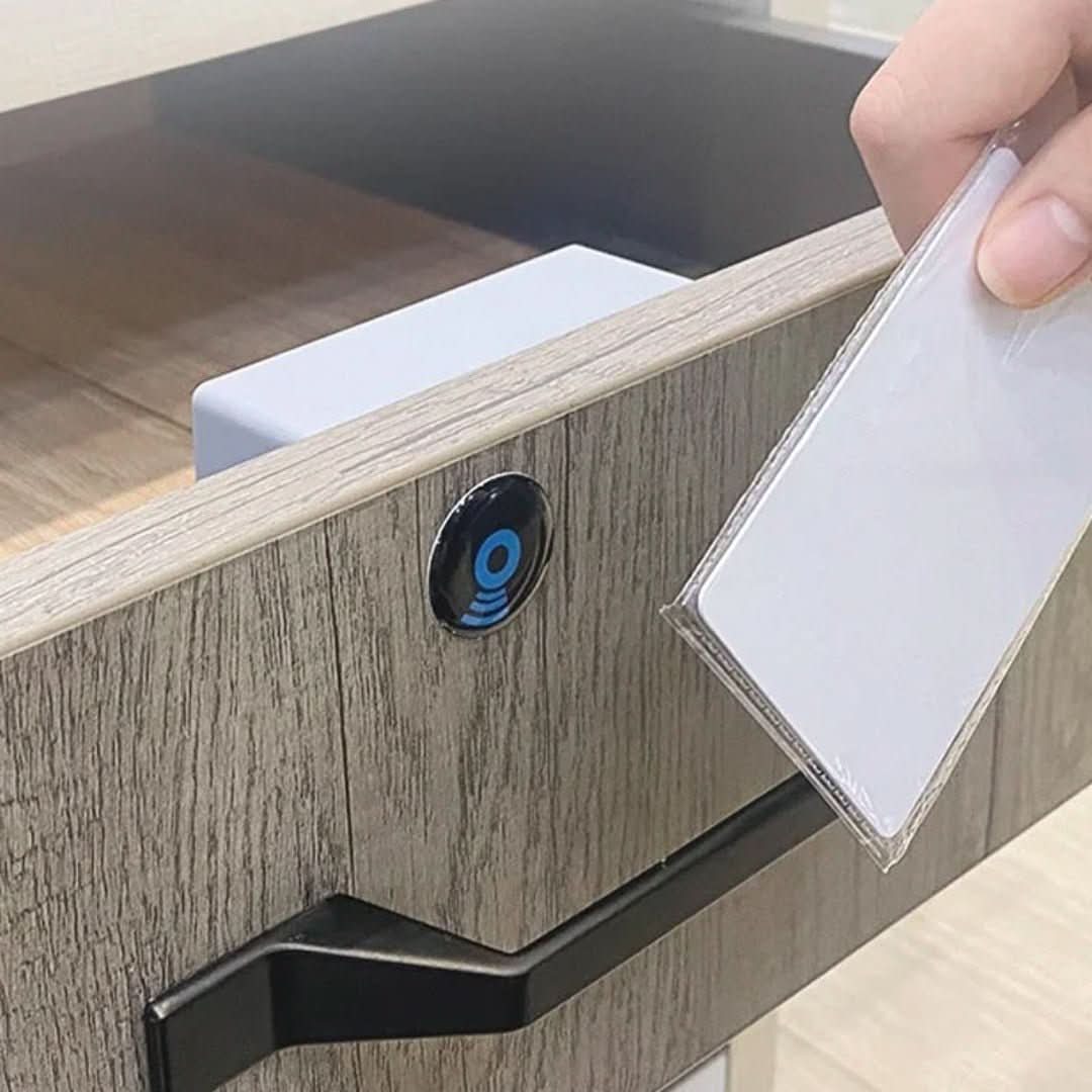 Electronic Charging Slot with Invisible Sensor Control - Vaultin