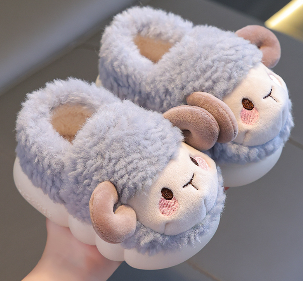 Kids Slippers with Little Sheep – WoollySteps