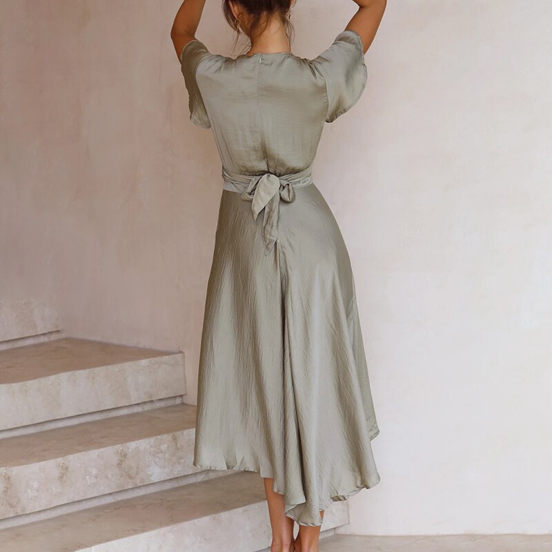 Summer dress with a flattering cut and luxurious details – Lana