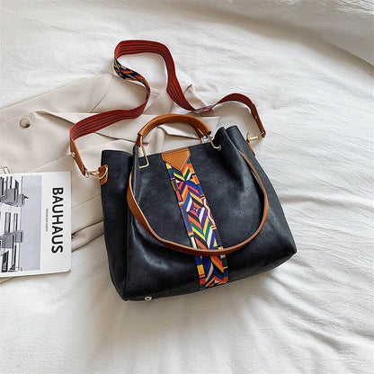 Spacious PU-leather everyday bag