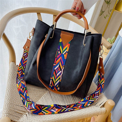 Spacious PU-leather everyday bag