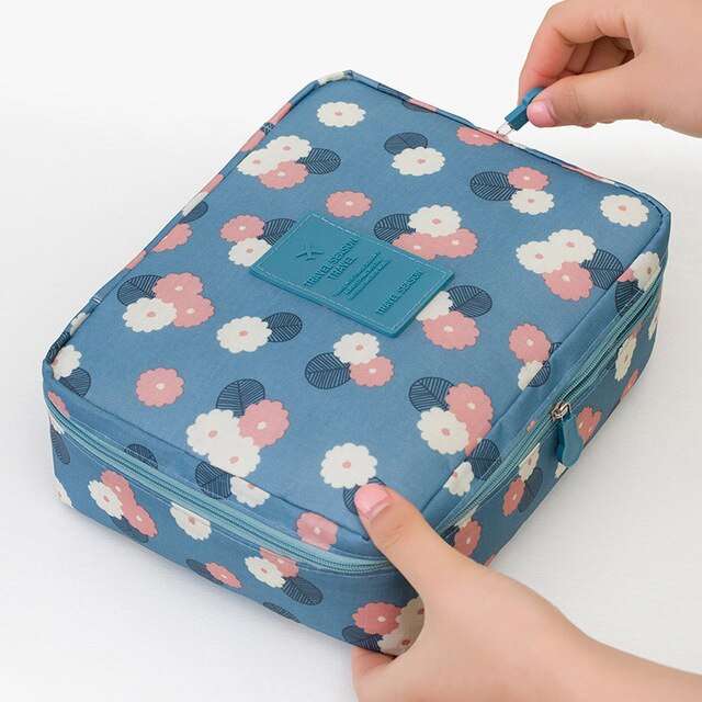 Compact waterproof make-up travel set – 2 for the price of 1 mini make-up storage box