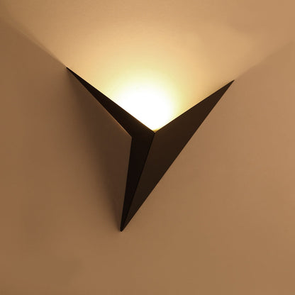 Modern Triangular Wall Lamp - TrigoLux