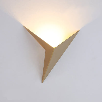 Modern Triangular Wall Lamp - TrigoLux