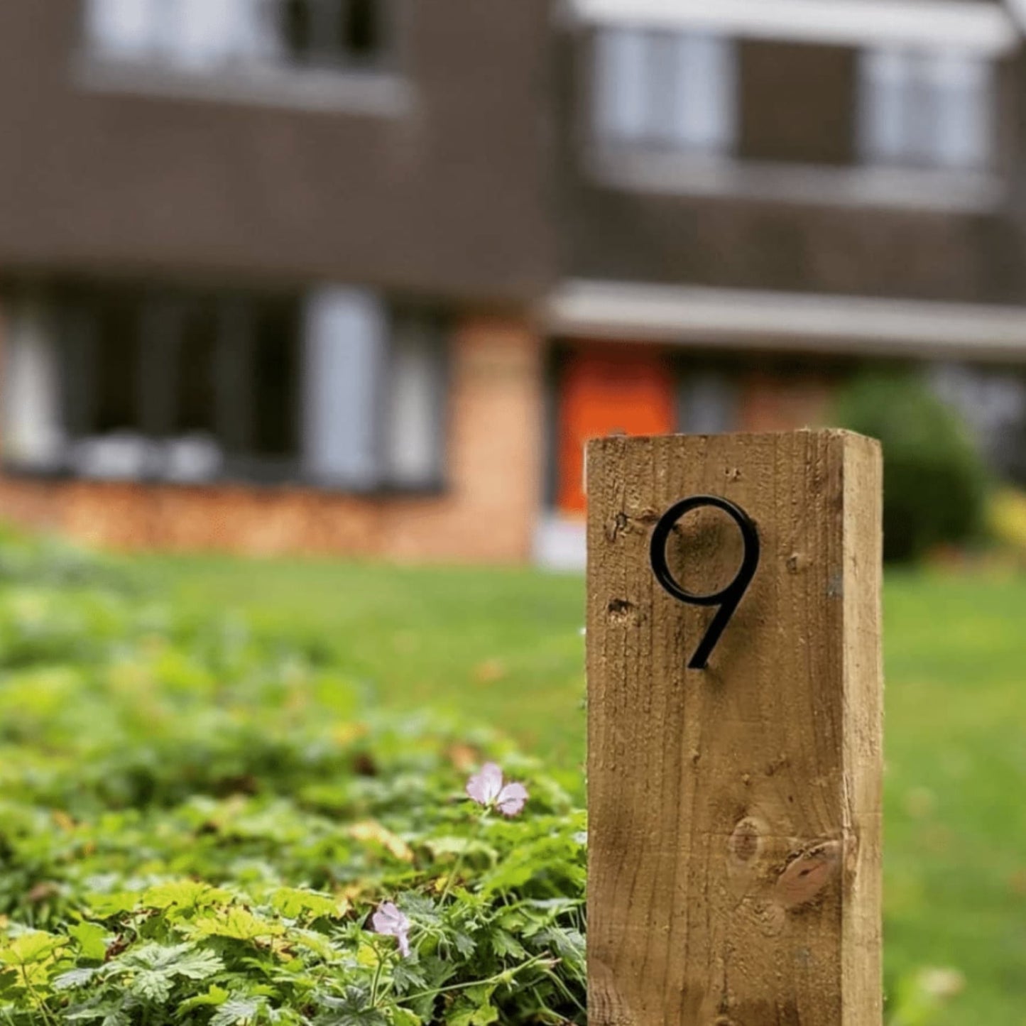 Modern Black House Numbers with Floating Design – Numbré