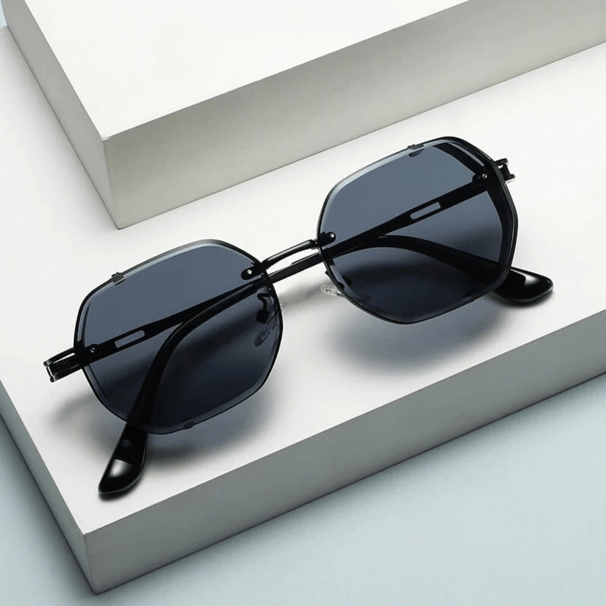 Premium men's sunglasses with an elegant frame – UrbanValence