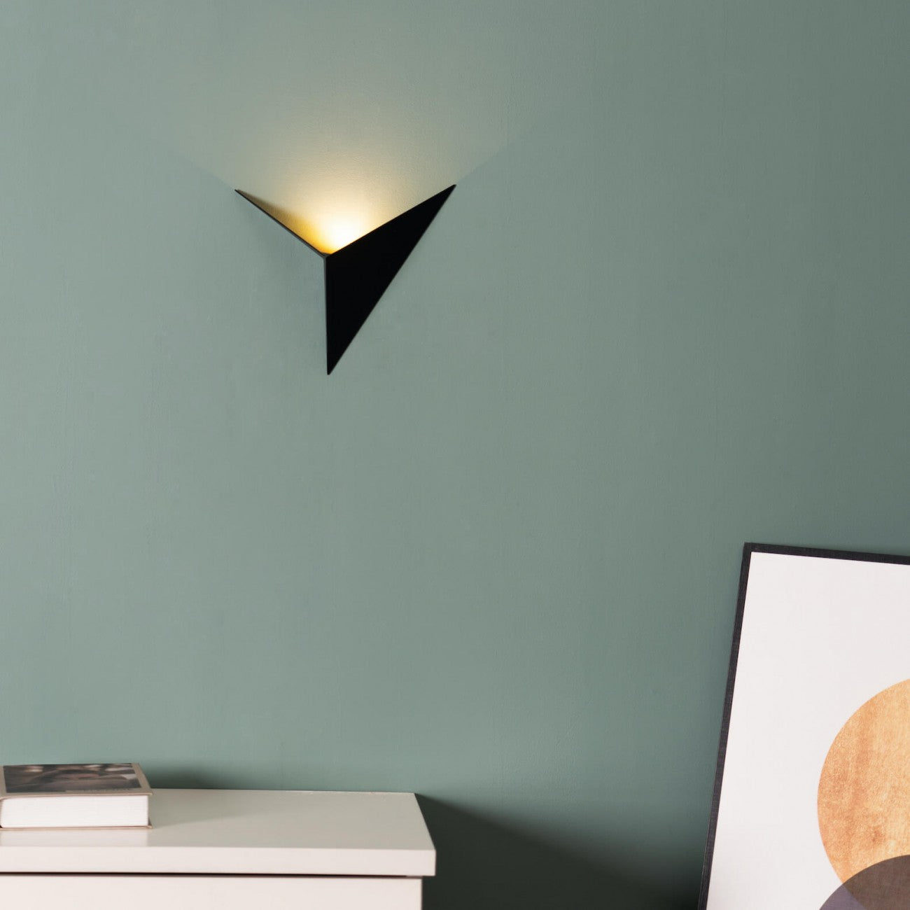 Modern Triangular Wall Lamp - TrigoLux