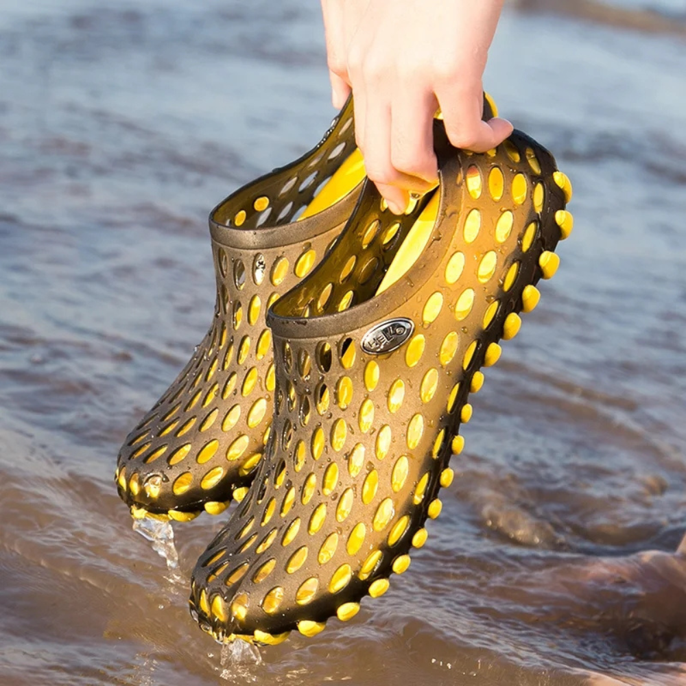 Unisex water shoes for the beach and pool – Finn